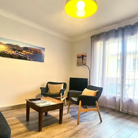 Le 13 Apartment *